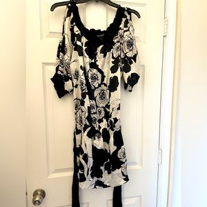 NEW WITH TAGS!!  White House / Black Market Tunic style Top - Size L (12/14)